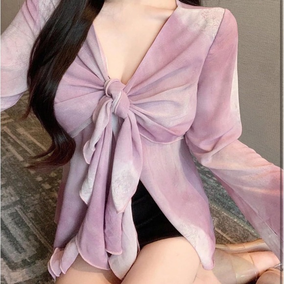 - - Bell sleeve blouse super pretty with ruffles - Picture 2 of 3